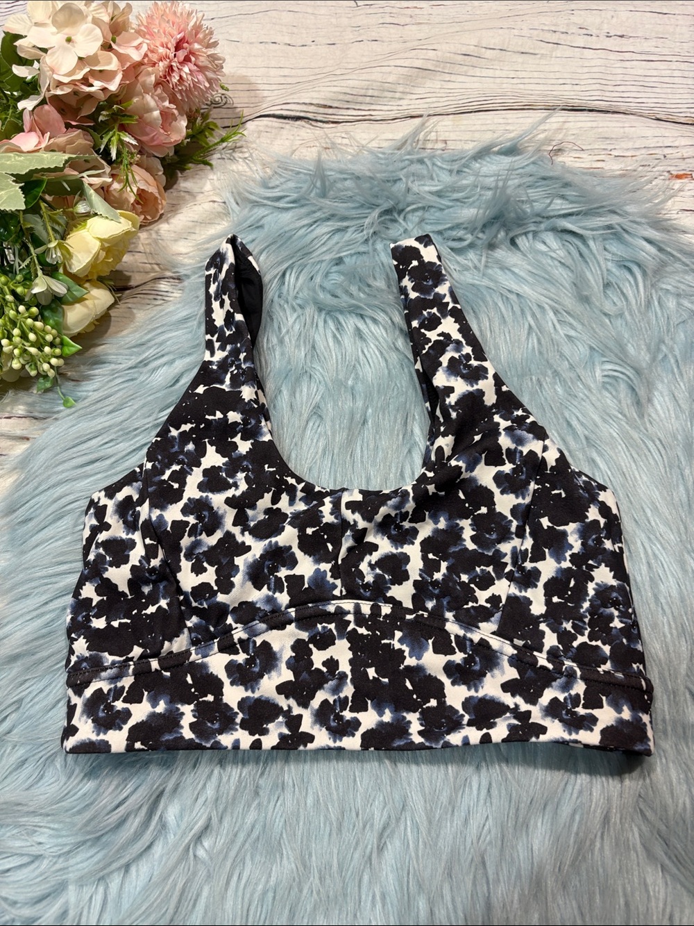 Varley Form Elsie Sports Bra in the Ink Block Floral - Picture 2 of 7